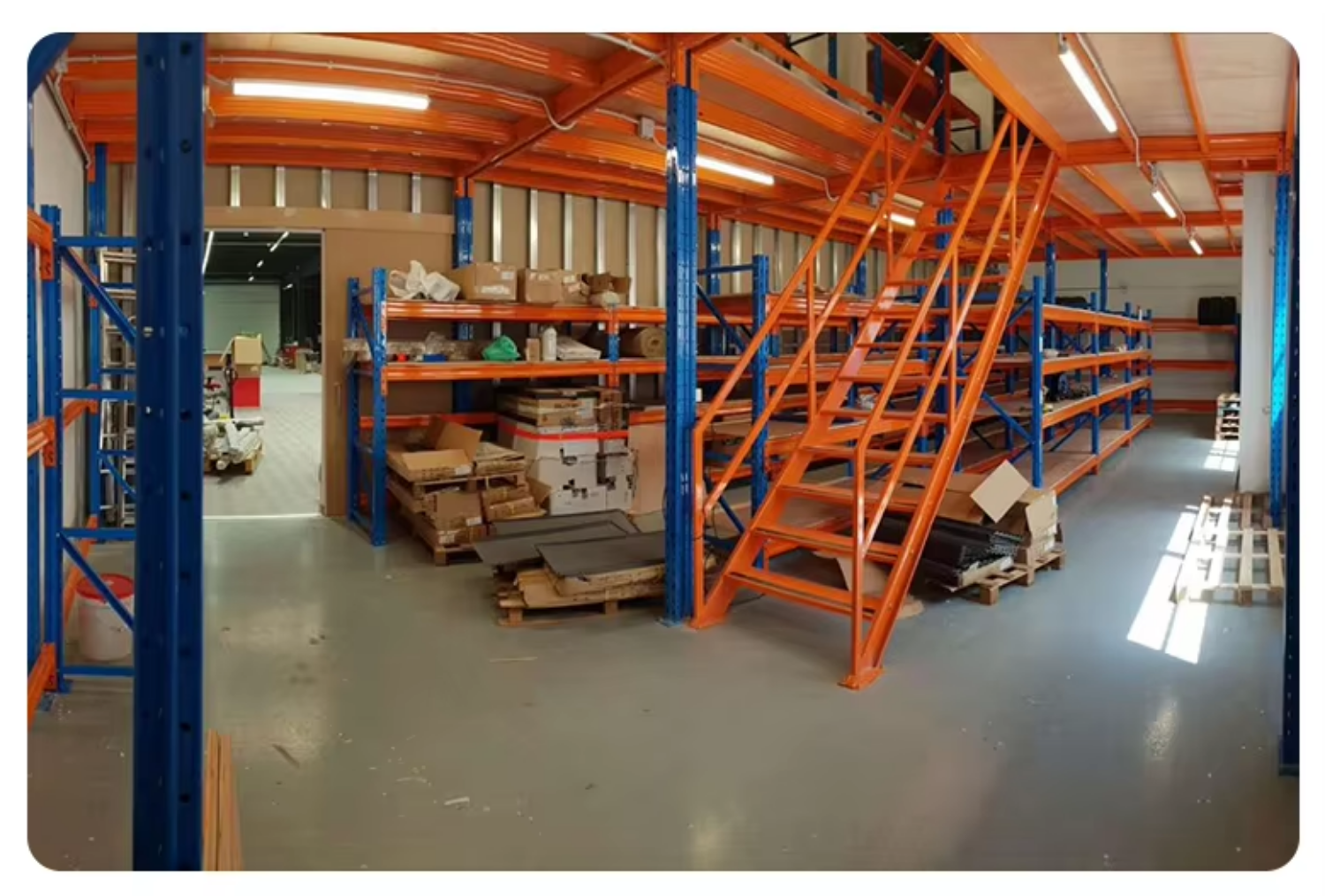 Industrial Steel Platform Mezzanine Floor with Stairs and Handrails for Warehouse Applications