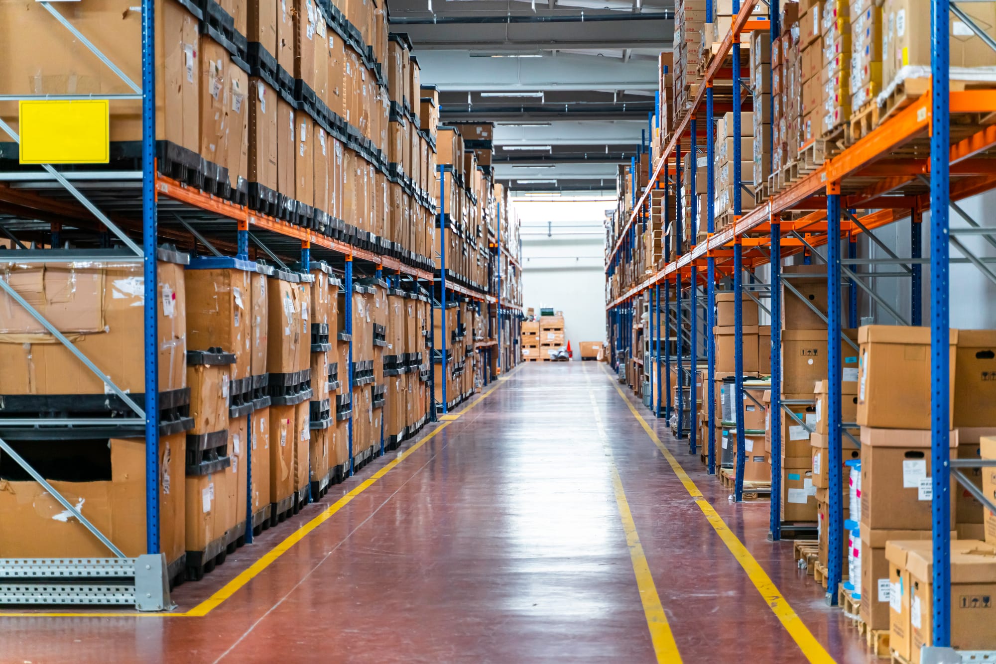 Heavy duty pallet racking system installation
